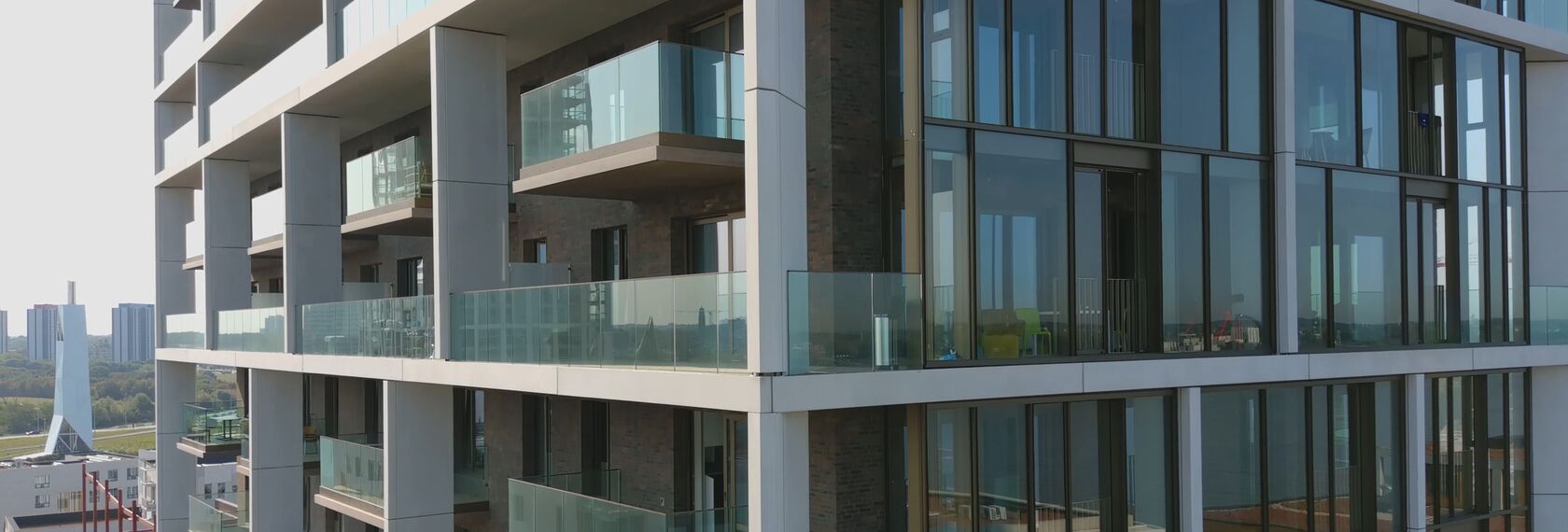 MasterLine 8 HI+ Janelas e ConceptWall 60 Fachadas - Scheldezicht localizado em Antwerp, België