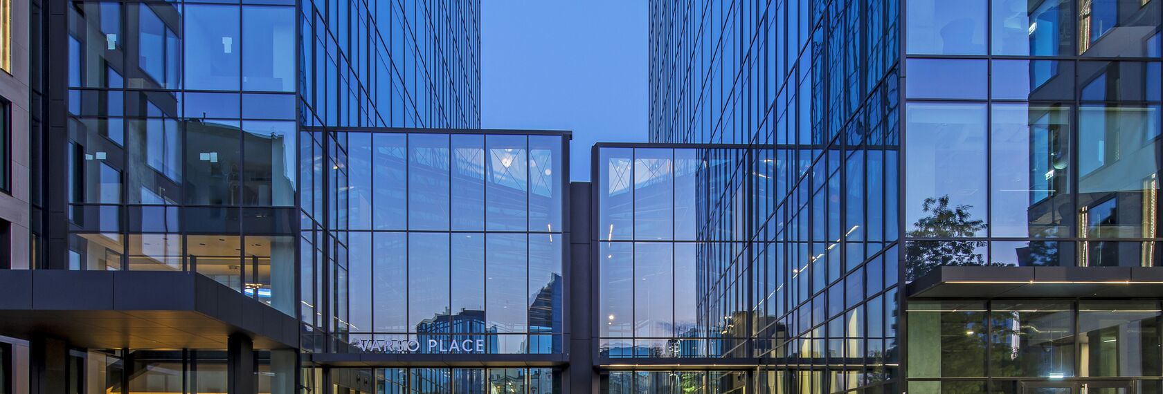 ConceptWall 50 Fachadas, MasterLine 8 Janelas, CW 50-HI Fachadas, CW 50-SC Fachadas, MasterLine 8 Standard Janelas e MasterLine 8 Janelas - Varso 1 & 2 localizado em Warsaw, Polónia