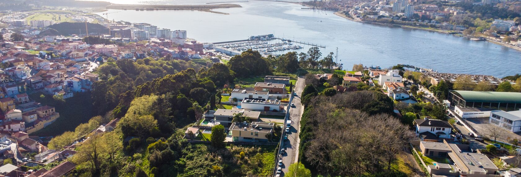 SlimPatio 68 Correr e Harmónio, SlimLine 38 Portas e SlimLine 38 Janelas - The Yard localizado em Vila Nova de Gaia, Portugal