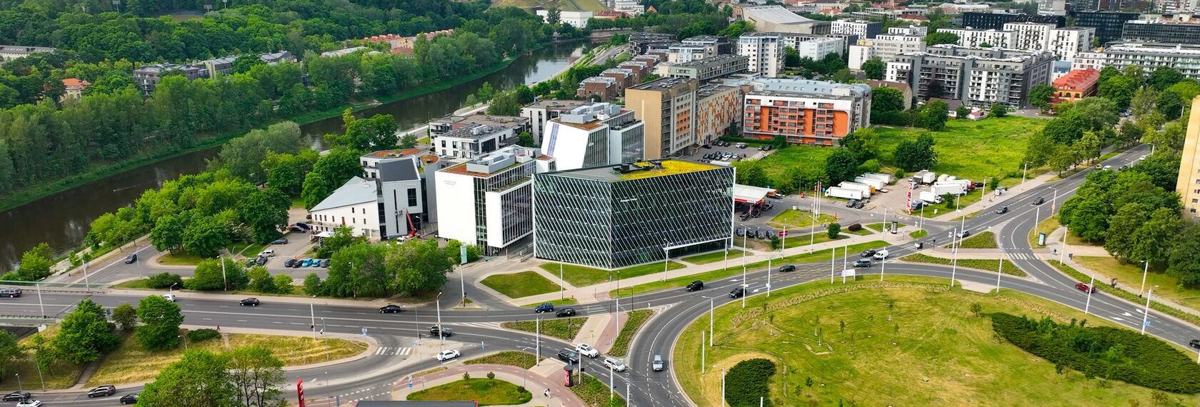 CW 50-HI Fachadas, MasterLine 8 HI Janelas e MasterLine 8-HI Portas - Sporto 16 localizado em Vilnius, Lituânia