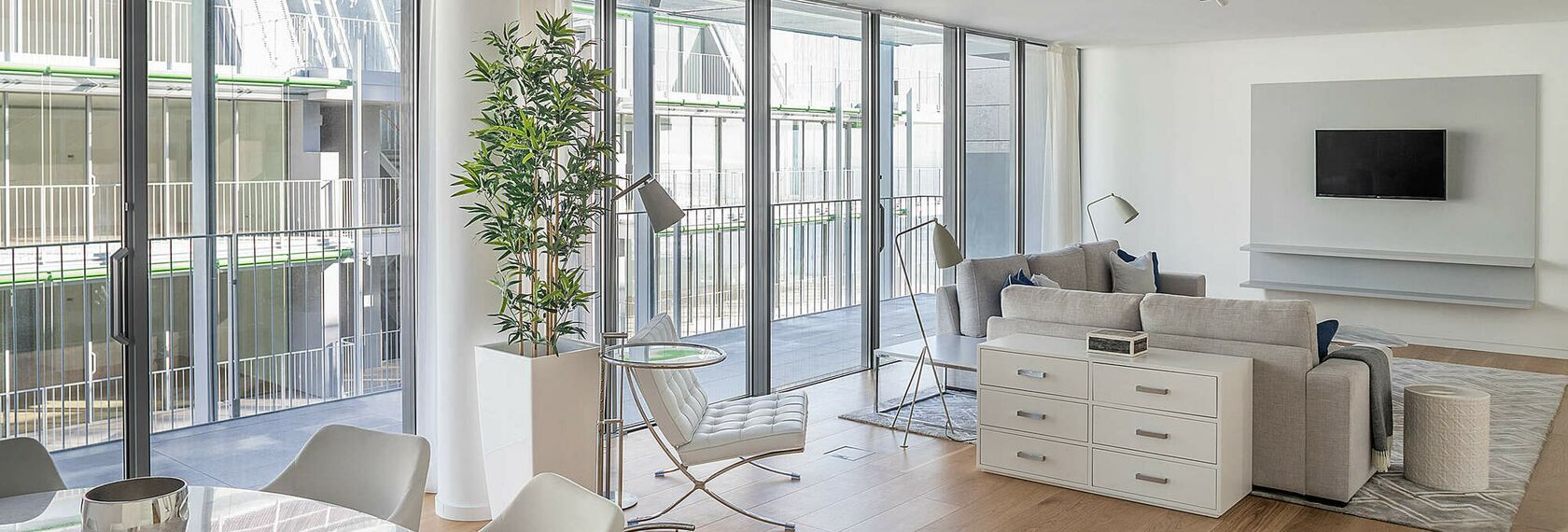 HiFinity Correr e Harmónio, ConceptSystem 59Pa Portas, ConceptWall 50 Fachadas e SlimLine 38 Ferro Janelas - Complexo de apartmentos Prata Riverside village localizado em Lisbon, Portugal