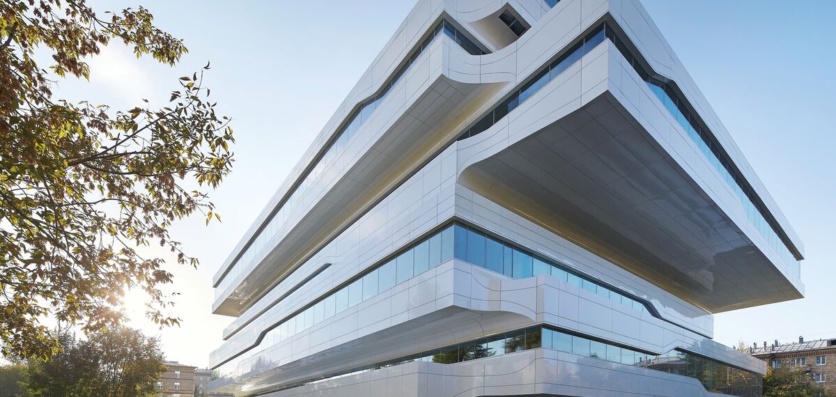 ConceptFolding 77 Correr e Harmónio, ConceptSystem 77 Janelas e CW 50-SC Fachadas - Office building Dominion Tower localizado em Moscow, Rússia