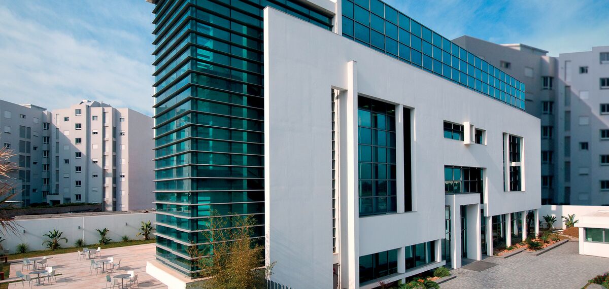 BriseSoleil 100 Sombreamento e ConceptWall 60 Fachadas - Embassy Embassy of Canada localizado em Tunis, Tunísia