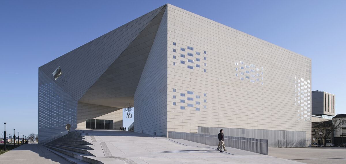 ConceptDoor 45Pa Portas, ConceptWall 86 Fachadas, ConceptPatio 130 Correr e Harmónio e ConceptWall 50 Fachadas - Entertainment LA MÉCA localizado em Bordeaux, França