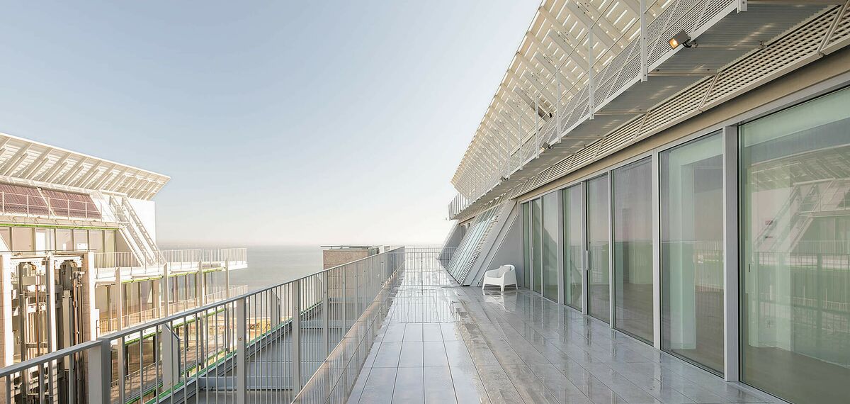 HiFinity Correr e Harmónio, ConceptSystem 59Pa Portas, ConceptWall 50 Fachadas e SlimLine 38 Ferro Janelas - Complexo de apartmentos Prata Riverside Village localizado em Lisbon, Portugal