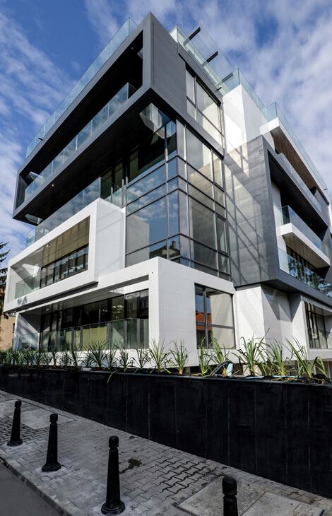 Outside view of the Mountain View Residence in Bulgaria, featuring various glass and aluminium solutions.