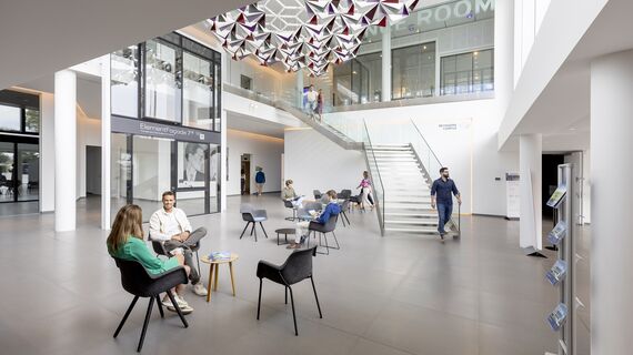 Reynaers Campus entrance hall.