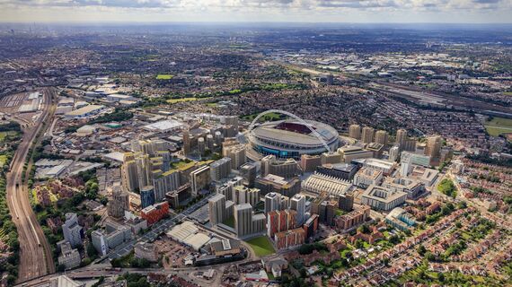 ConceptSystem 77 Janelas, ConceptSystem 77 Portas, CS 86-HI (c) Sistemas cancelados e ConceptWall 50 Fachadas - Wembley Park localizado em London, Reino Unido