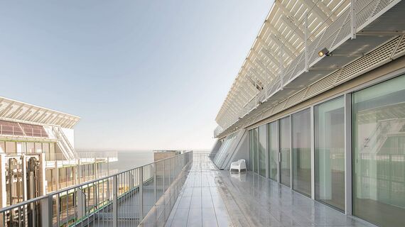 HiFinity Correr e Harmónio, ConceptSystem 59Pa Portas, ConceptWall 50 Fachadas e SlimLine 38 Ferro Janelas - Complexo de apartmentos Prata Riverside Village localizado em Lisbon, Portugal