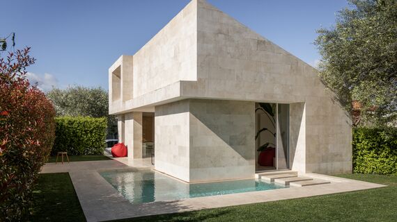 SlimLine 38 Janelas, SlimLine 38 Portas e ConceptPatio 130 Correr e Harmónio - Stone House localizado em Fiano Romano, Itália
