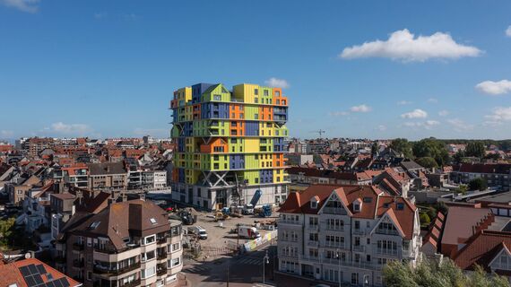 MasterLine 8 Janelas, MasterLine 8 Portas, ConceptWall 50 Fachadas e MasterPatio Correr e Harmónio - Hoost localizado em Knokke-Heist, België