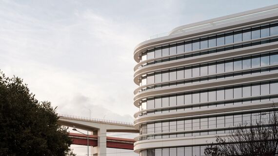 Fachada de aluminio no edifício ALLO em Lisboa, Portugal